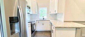 Driveway Parking, Large Deck, Casino, Restaurants Close-by, Wawa on Street, etc.