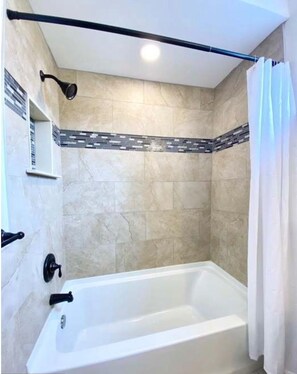 Shower, hair dryer, towels, soap - Driveway Parking, Large Deck, Casino, Restaurants Close-by, Wawa on Street, etc. (Cornwells Heights)