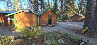 Camping Cabin D Near Lassen NP With Shared Bathrooms/Showers