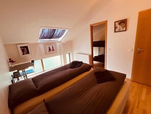Room - Reykjavik Peace Center (Reykjavik)