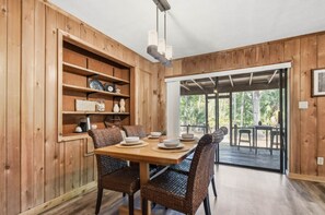Dining - Sweet Linda's Landing - Home in Steinhatchee (Steinhatchee)