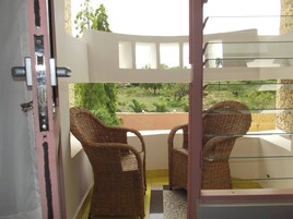 Wifi gratis, decoración personalizada y muebles diferentes 