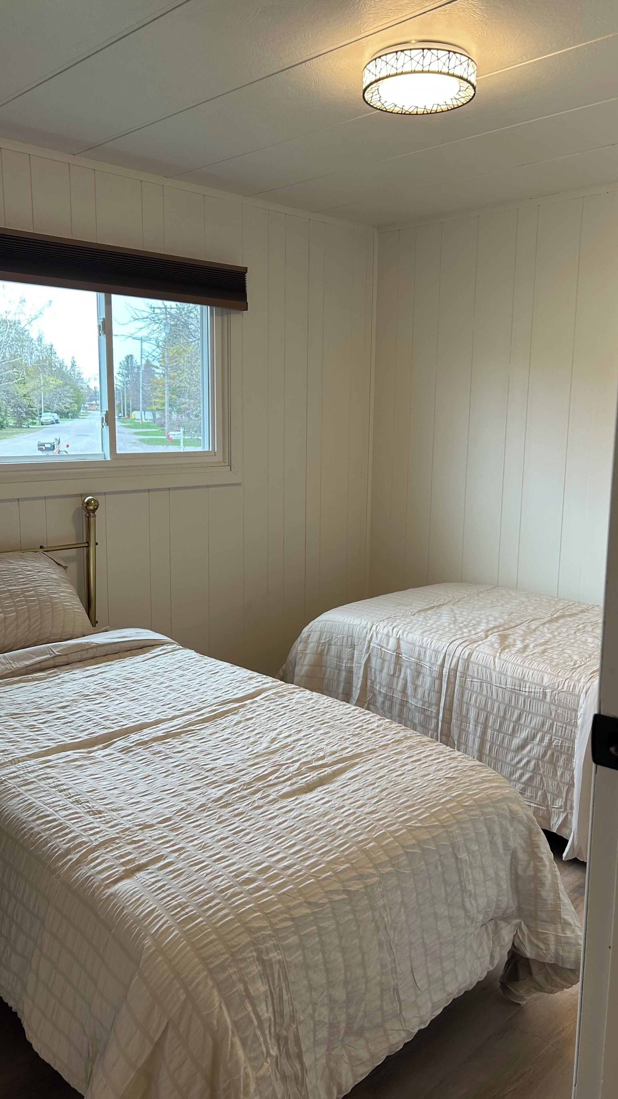 3 bedrooms, bed sheets