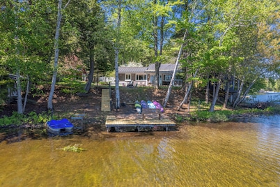 Straits Chilling: Sleeps 6*Pet Included*Hot Tub*Kayaks*Paddle Boat!