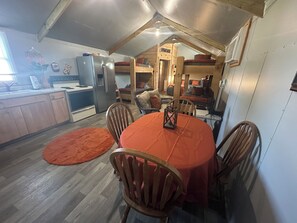 Dining - Stylish Newell Remodeled Cabin. Sleeps up to 7. Direct Access to Brimstone. Pets (Huntsville)