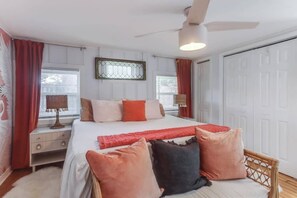 Nhà, nhiều giường, bếp, quang cảnh vườn (Coastal Cabana) | 2 phòng ngủ 