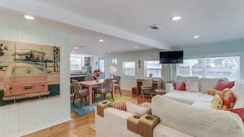 House, Multiple Beds, Kitchen, Garden View (Coastal Cabana) | Living area