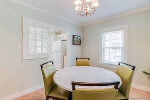 Dining - The Little Sandy Flamingo (Gulfport)