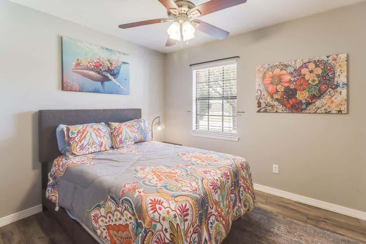 Rumah, Beberapa Tempat Tidur, dapur, pemandangan kebun (Whimsical Escape) | 3 kamar tidur