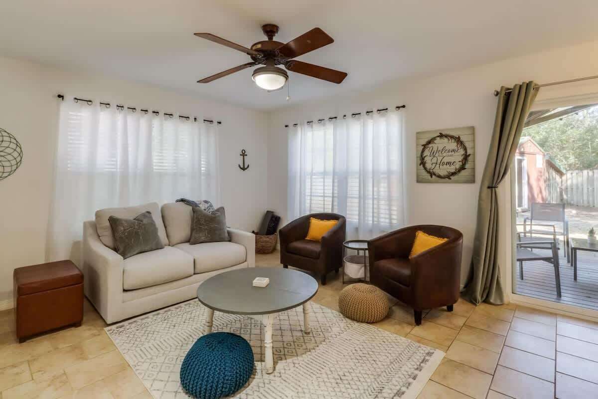 House, Multiple Beds, Kitchen, Garden View (The Gulf Breeze) | Living area
