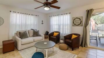 House, Multiple Beds, Kitchen, Garden View (The Gulf Breeze) | Living area
