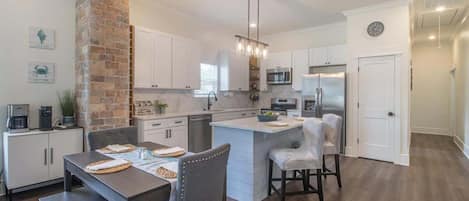 House, Multiple Beds, Fireplace, Pool View (Beach Retreat) | Private kitchen