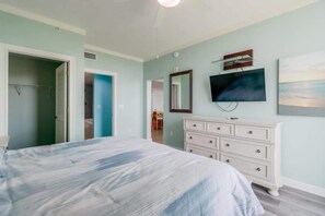Condo, nhiều giường, sân hiên, quang cảnh biển (Ocean Club 0307) | 2 phòng ngủ 