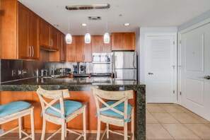 Appart'hôtel, plusieurs lits, patio, vue océan (Ocean Club 0307) | Cuisine privée