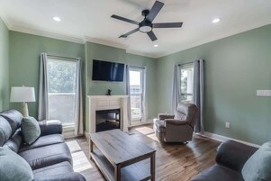 House, Multiple Beds, Patio, Garden View (Turtle's Cajun Bogg) | Living area