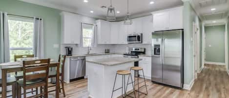 House, Multiple Beds, Patio, Garden View (Turtle's Cajun Bogg) | Private kitchen