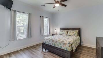 Rumah, Beberapa Tempat Tidur, patio, pemandangan kebun (Turtle's Cajun Bogg) | 3 kamar tidur