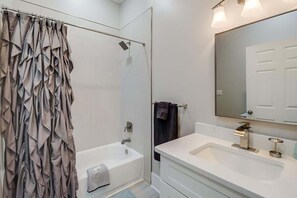 House, Multiple Beds, Fireplace, Garden View (Sandy Oaks) | Bathroom - Under the Canopy at The Shaded Oak (Gulfport)