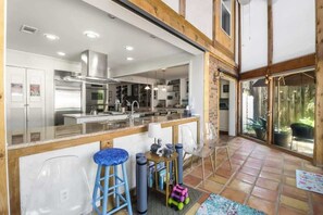 Ferienhaus, Mehrere Betten, Poolzugang, Poolblick (Shadow Beach Retreat) | Eigene Küche