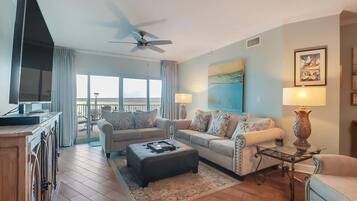 Condo, Multiple Beds, Balcony, Ocean View (Sea Breeze 0312) | Living area