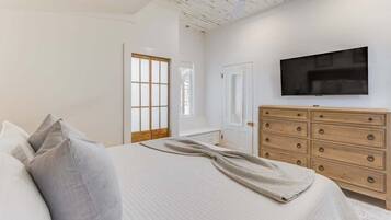House, Multiple Beds, Patio, Garden View (Chelle's in Bay) | 2 bedrooms