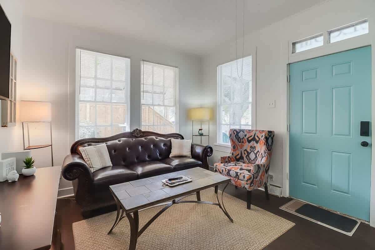 House, 2 Queen Beds, Kitchen, Garden View (Old Town Haven) | Living area