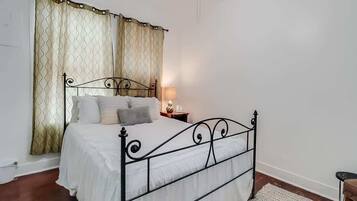 House, 2 Katil Ratu (Queen), Kitchen, Garden View (Old Town Haven) | 2 bilik tidur
