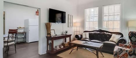 House, 2 Queen Beds, Kitchen, Garden View (Old Town Haven) | Living area