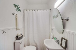Bathroom - Perfect Old Town Haven (Gulfport)