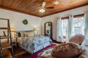 House, Multiple Beds, Kitchen, Garden View (Miazza Cottage) | 3 bedrooms - Miazza Cottage in Gulfport (Gulfport)