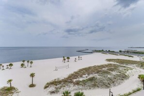 Beach nearby - Endless Blue at the Gulf Watch (Biloxi)