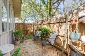 Terrace/patio - Anchored at Bon Bateau Cottage (Gulfport)