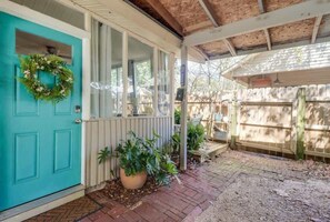 Exterior detail - Anchored at Bon Bateau Cottage (Gulfport)