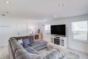 House, Multiple Beds, Fireplace, Garden View (The Magnolia Retreat) | Living area - The Magnolia Retreat (Gulfport)