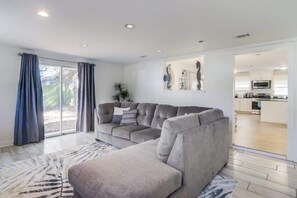 House, Multiple Beds, Fireplace, Garden View (The Magnolia Retreat) | Living area - The Magnolia Retreat (Gulfport)