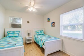 House, Multiple Beds, Fireplace, Garden View (The Magnolia Retreat) | 3 bedrooms - The Magnolia Retreat (Gulfport)