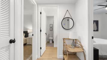 Condo, 2 giường cỡ queen, bếp, quang cảnh hồ bơi (Seabreeze Bungalow) | 2 phòng ngủ