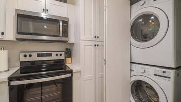 Kondominium, 2 Tempat Tidur Queen, dapur, pemandangan kolam renang (Seabreeze Bungalow) | Dapur pribadi