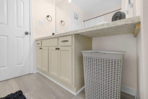 House, 2 Queen Beds, Kitchen, Garden View (Benachi A) | Interior - Cozy 2 Bed/1.5 Bath Duplex Just Blocks From Downtown Biloxi! (Biloxi)