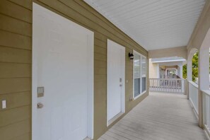 Property grounds - Cozy 2 Bed/1.5 Bath Duplex Just Blocks From Downtown Biloxi! (Biloxi)