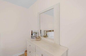 Interior - Cozy 2 Bed/1.5 Bath Duplex Just Blocks From Downtown Biloxi! (Biloxi)