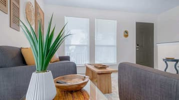 House, 2 Queen Beds, Kitchen, Garden View (Benachi A) | Living area