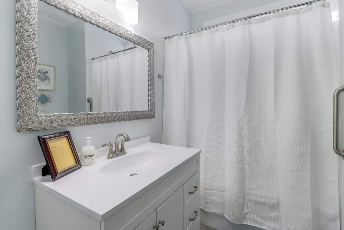 Maison, plusieurs lits, cuisine, vue jardin (The Lucky Sands) | Salle de bain