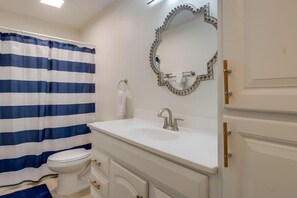 Bathroom - Sea La Vie in Long Beach (Long Beach)