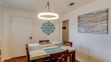 House, Multiple Beds, Patio, Garden View (Sea La Vie) | Dining