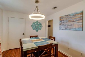 Casa, varias camas, patio, vistas al jardín (Sea La Vie) | Restauración