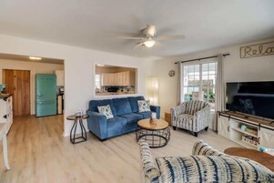 Casa, varias camas, patio, vistas al jardín (Sea La Vie) | Zona de estar