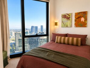 1 bedroom, desk, iron/ironing board, WiFi - Artisan Yarra River Retreat. Designer Finishes Spectacular Views, Pool, Gym, Bar (Southbank)