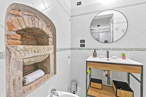 Shower, hair dryer, towels - Casa Vergolano, Arco, Italy (Arco)