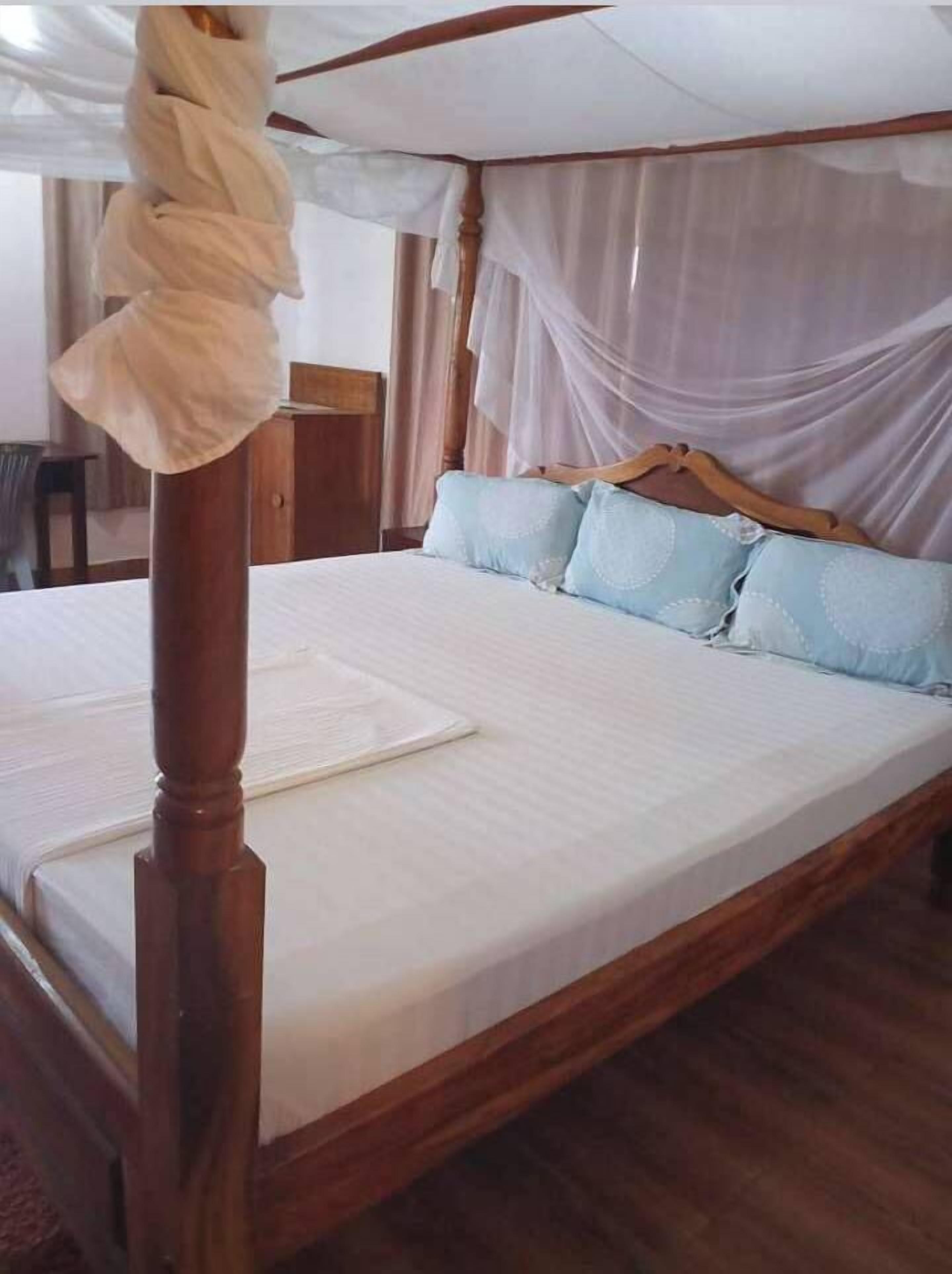 Standard Double Room | Free WiFi, bed sheets